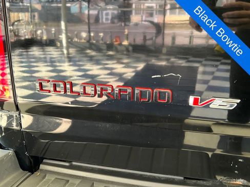 Used 2019 Chevrolet Colorado LT w/ Redline Special Edition image 15