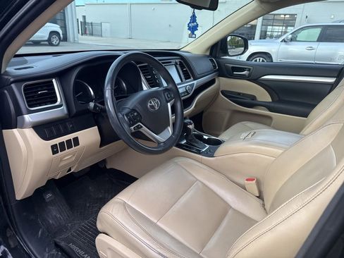 Used 2016 Toyota Highlander XLE AWD/4WD image 9