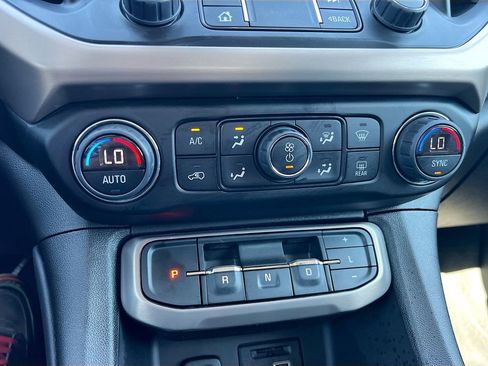 Used 2023 GMC Acadia Denali w/ Denali Ultimate Package FWD image 16