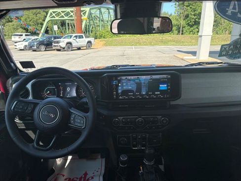 Certified 2024 Jeep Gladiator Sport AWD/4WD image 13