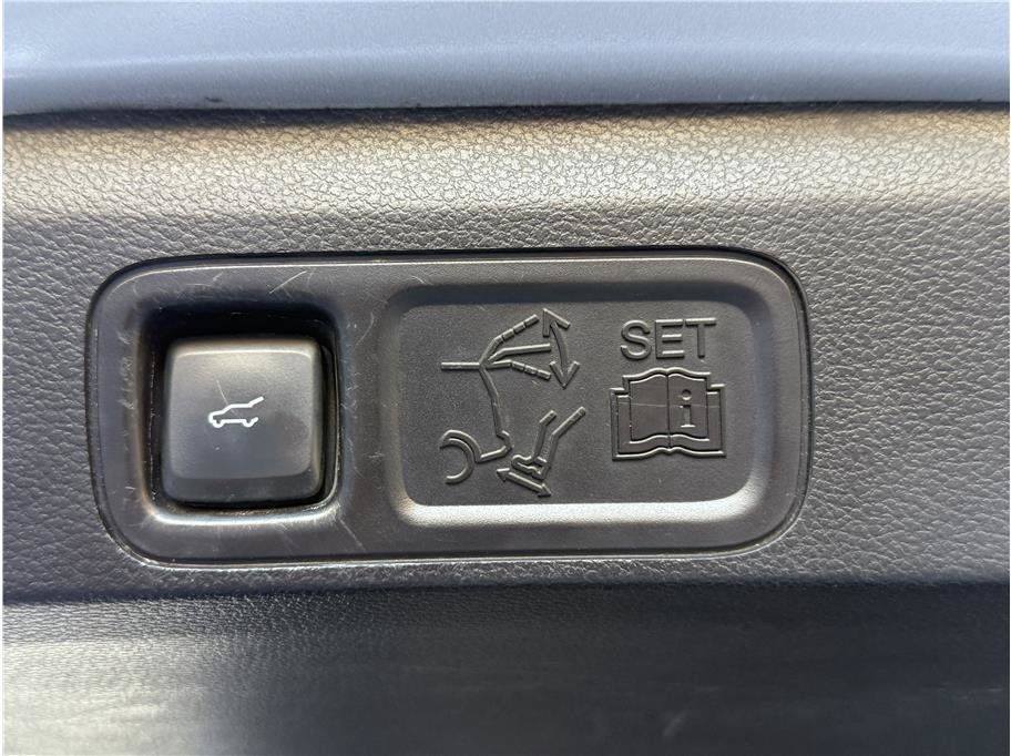 Used 2019 Ford Expedition Limited RWD image 27