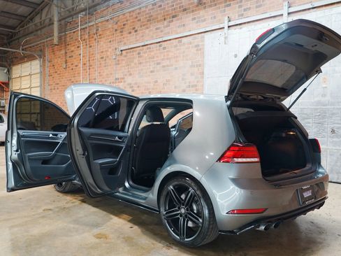 Used 2018 Volkswagen Golf R 4-Door AWD/4WD image 27