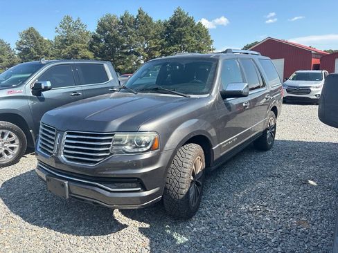Used 2015 Lincoln Navigator 2WD image 1