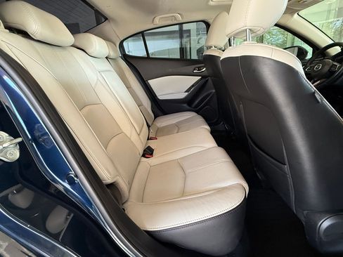 Used 2018 MAZDA MAZDA3 Grand Touring image 32