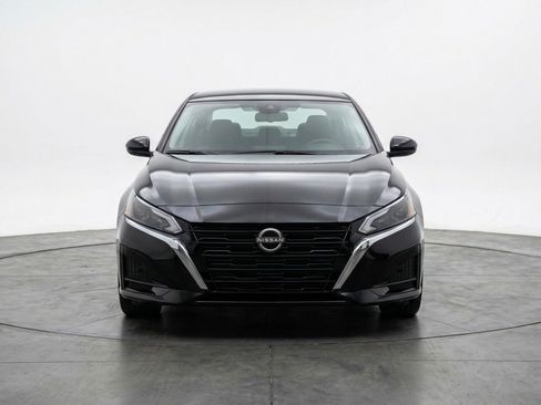 Used 2025 Nissan Altima 2.5 SV image 2