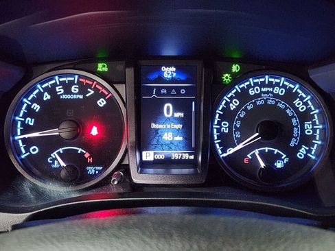 Used 2021 Toyota Tacoma TRD Sport image 34