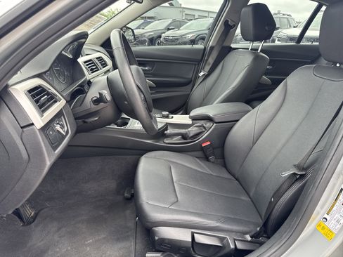 Used 2017 BMW 320i Sedan RWD image 25