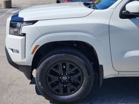 Used 2024 Nissan Frontier SV w/ SV Convenience Package image 5