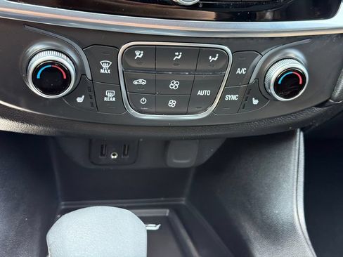 Used 2023 Chevrolet Traverse LT AWD/4WD image 21
