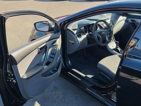Used 2016 Hyundai Elantra SE image 36