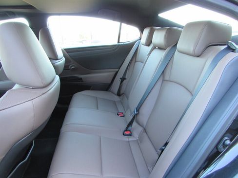 Used 2025 Lexus ES 300h w/ Premium Package FWD image 25