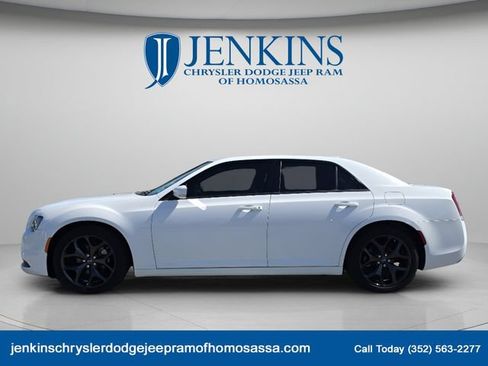 Used 2023 Chrysler 300 S w/ Comfort Group RWD image 9