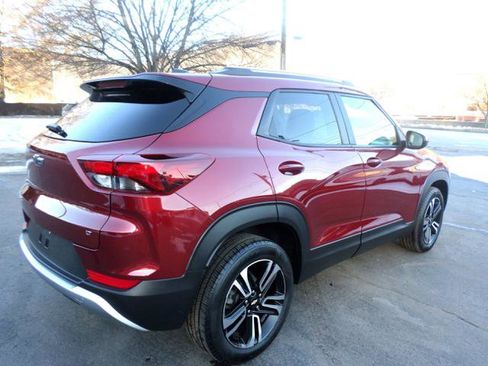 Used 2022 Chevrolet TrailBlazer LT w/ LPO, Blackout Package image 6