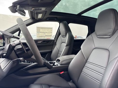 New 2026 Porsche Cayenne GTS image 5
