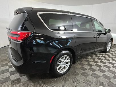 Used 2024 Chrysler Pacifica Touring-L