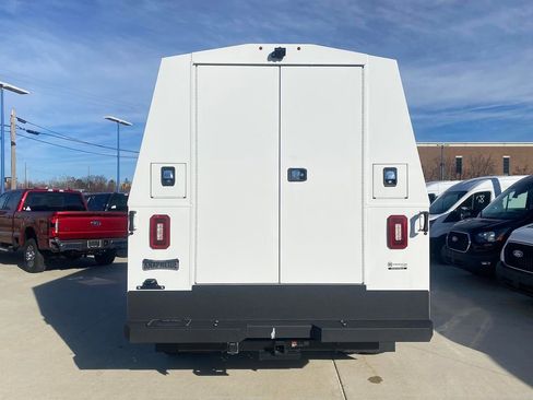 New 2025 Ford F450 XLT w/ XLT Value Package image 2