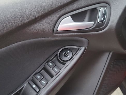 Used 2016 Ford Focus SE FWD image 16