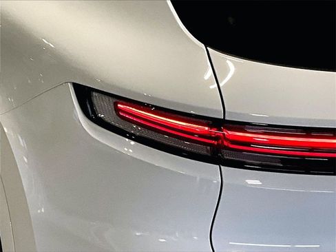 Certified 2025 Porsche Cayenne image 31