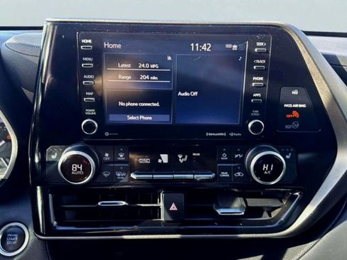 Used 2021 Toyota Highlander XLE image 11