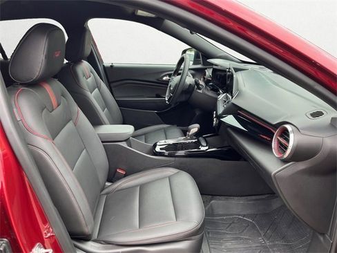 Used 2025 Chevrolet Trax RS w/ Driver Confidence Package image 16