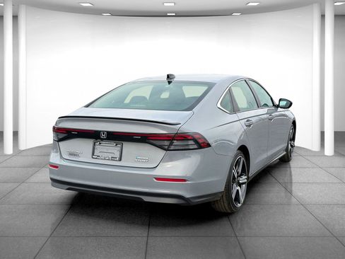 Used 2024 Honda Accord Sport image 7