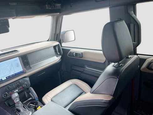 Used 2024 Ford Bronco Wildtrak image 23