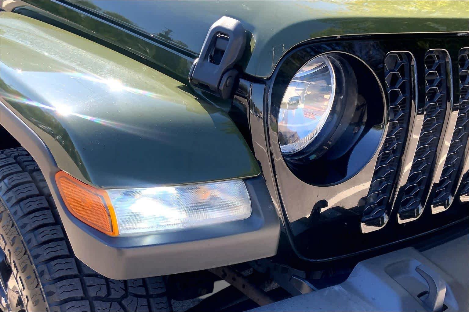Used 2022 Jeep Gladiator Sport AWD/4WD image 25