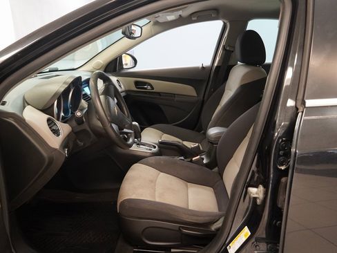 Used 2012 Chevrolet Cruze LS image 4