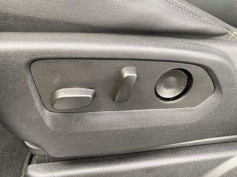 Used 2022 Chevrolet Tahoe LT w/ Luxury Package image 17