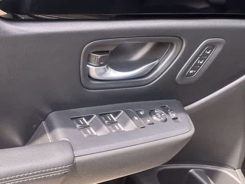 Certified 2025 Honda Pilot Touring image 30