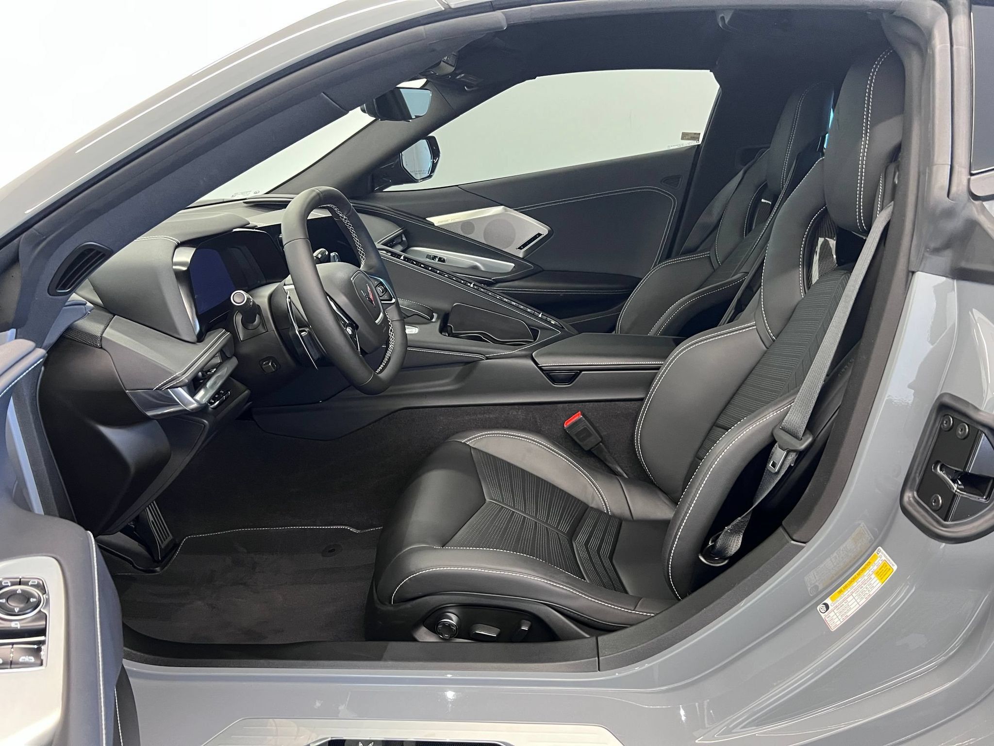 Used 2024 Chevrolet Corvette Stingray Preferred Cpe w/ Z51 Performance Package RWD image 5