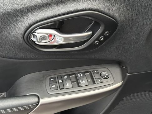 Used 2022 Jeep Cherokee Limited AWD/4WD image 24