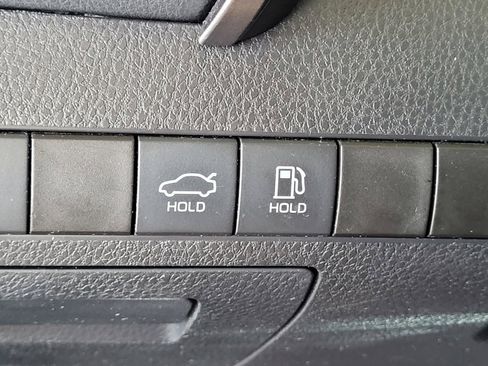 Used 2021 Toyota Camry SE w/ Convenience Package FWD image 9
