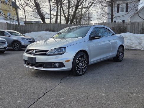 Used 2014 Volkswagen Eos w/ Sport Package image 3