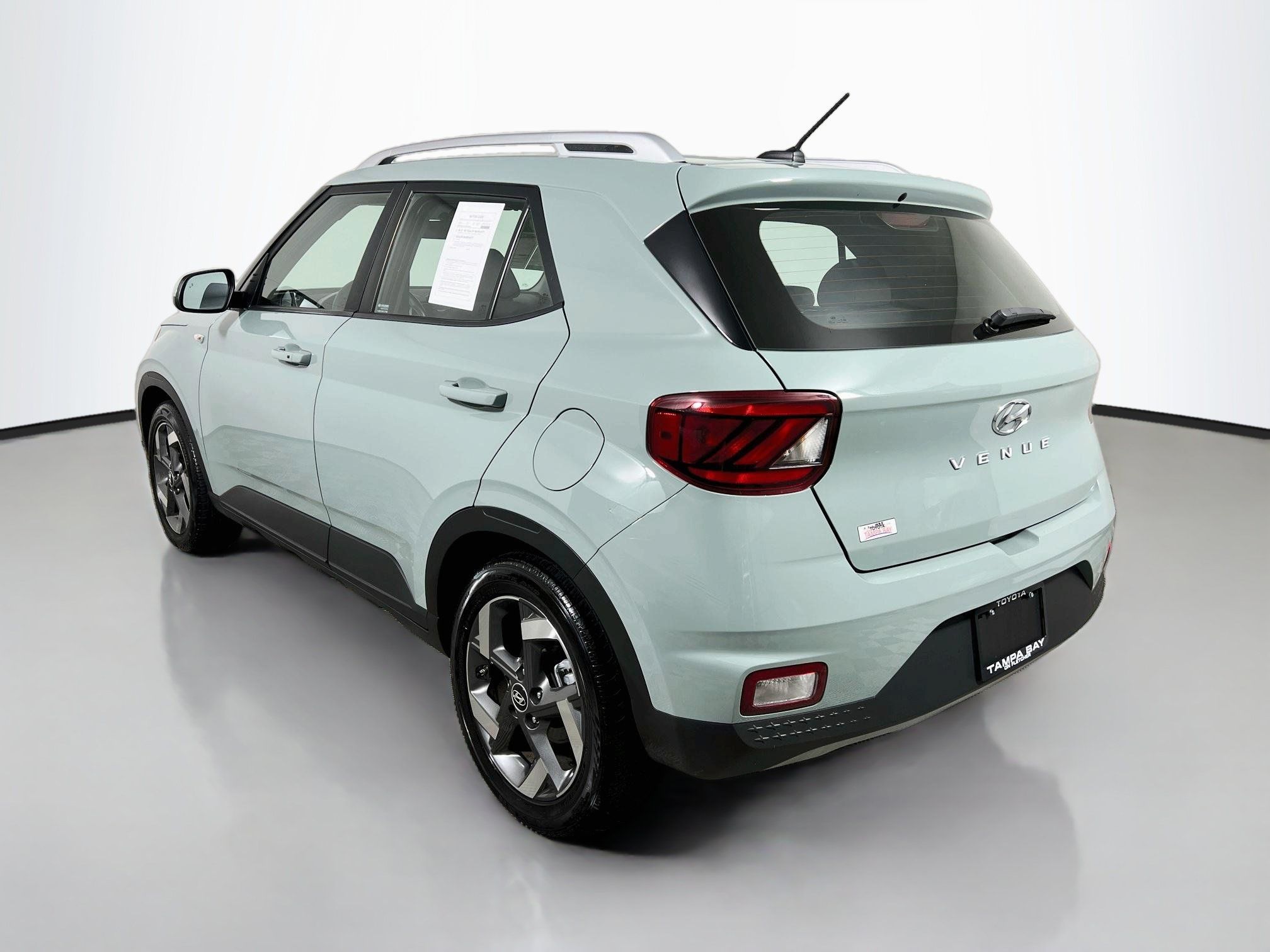 Used 2025 Hyundai Venue SEL FWD image 8