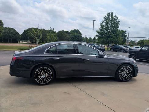 Used 2025 Mercedes-Benz E 350 4MATIC Sedan image 10