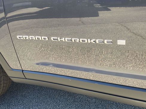 New 2025 Jeep Grand Cherokee L Laredo image 22