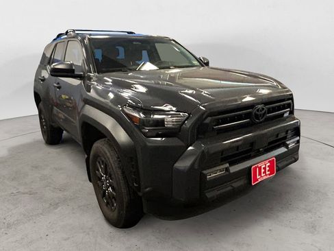 Used 2025 Toyota 4Runner SR5 AWD/4WD image 7