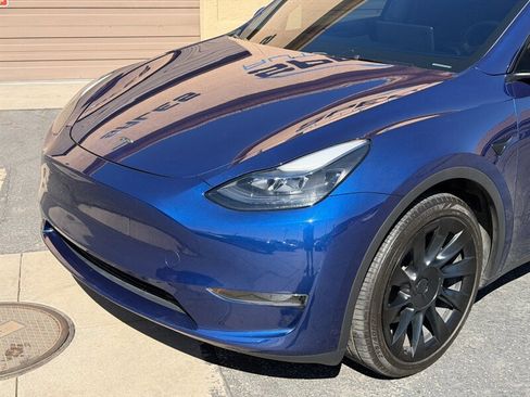 Used 2024 Tesla Model Y 2WD image 12