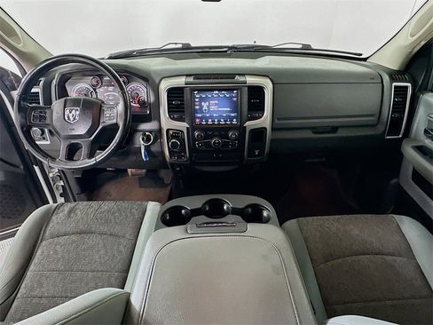 Used 2019 RAM 1500 Classic SLT w/ Luxury Group image 3