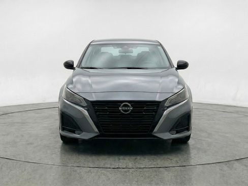 Used 2025 Nissan Altima 2.5 SV image 2