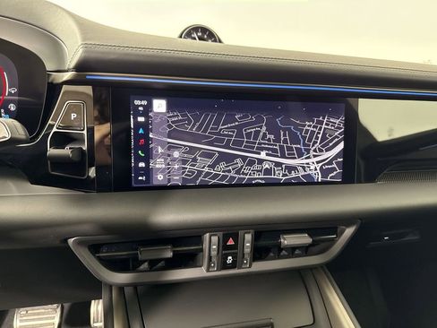 Certified 2025 Porsche Macan Turbo Electric AWD/4WD image 28