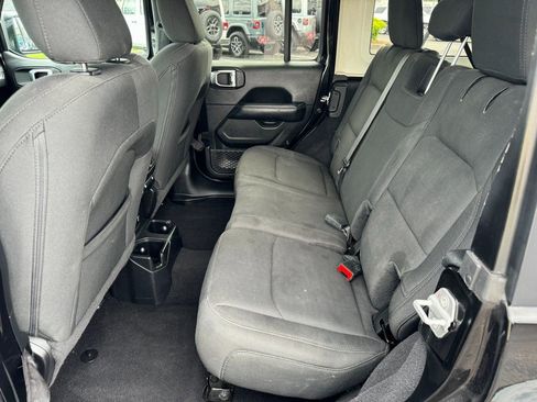 Used 2020 Jeep Wrangler Unlimited Sahara image 22