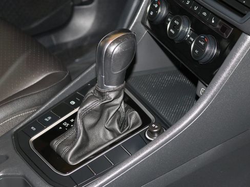 Used 2019 Volkswagen Jetta SE w/ Cold Weather Package image 51