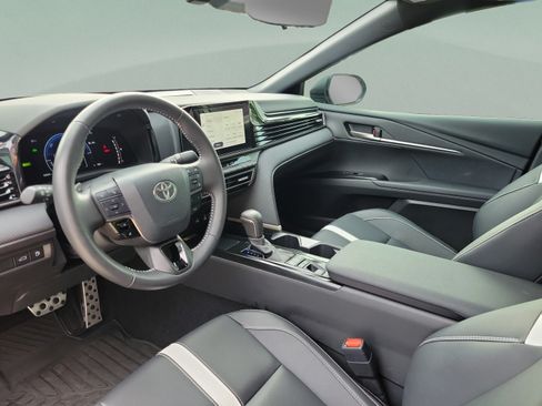 Certified 2025 Toyota Camry SE FWD image 8
