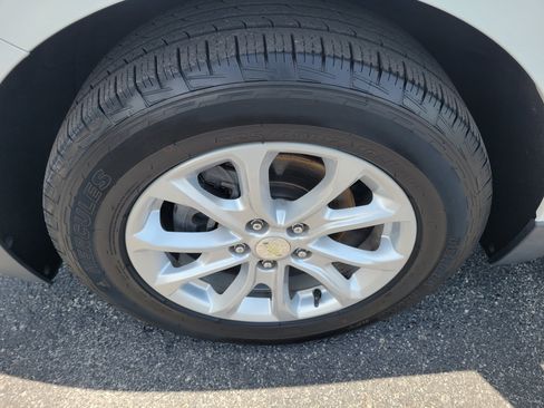 Used 2020 Chevrolet Equinox LT FWD image 39