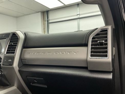 Used 2017 Ford F250 Lariat w/ FX4 Off-Road Package image 11