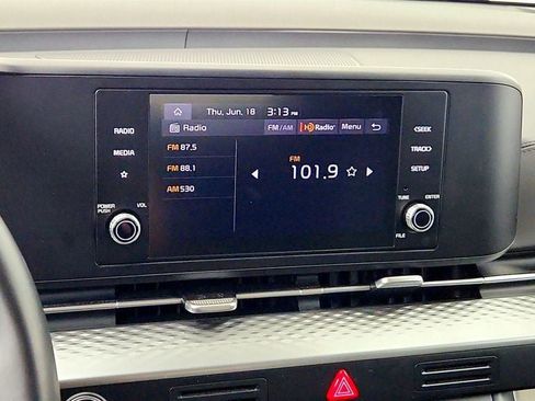 Used 2024 Kia Carnival LX FWD image 19
