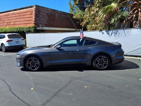 Used 2020 Ford Mustang Premium image 3