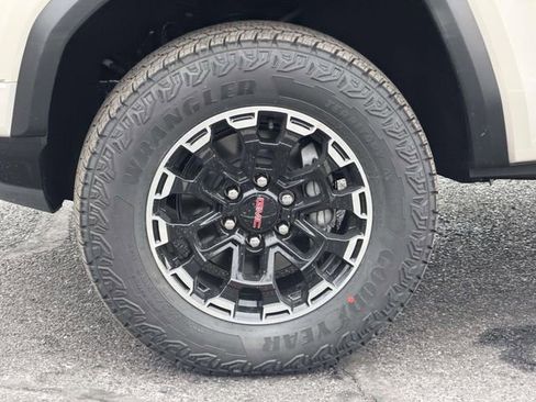 New 2026 GMC Canyon AT4 image 5